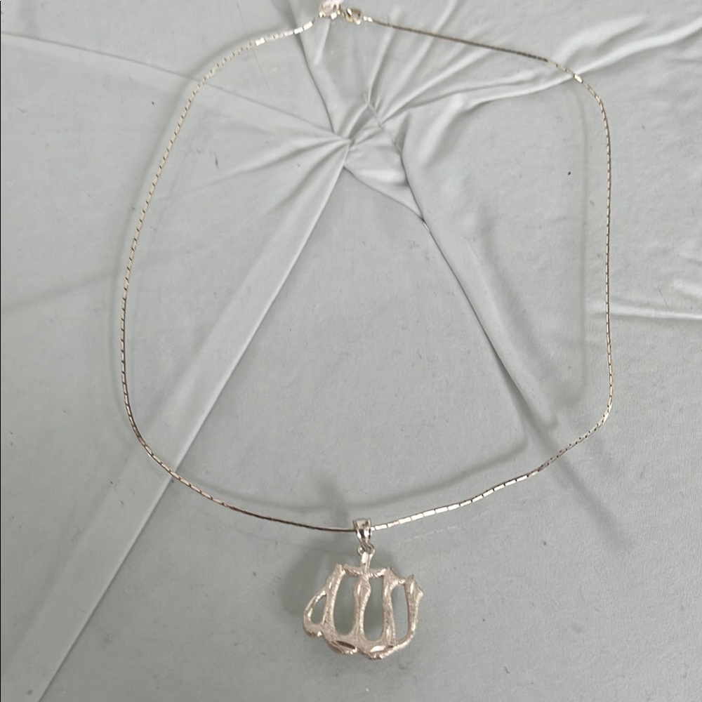 Elegant Silver Necklace with Unique Pendant